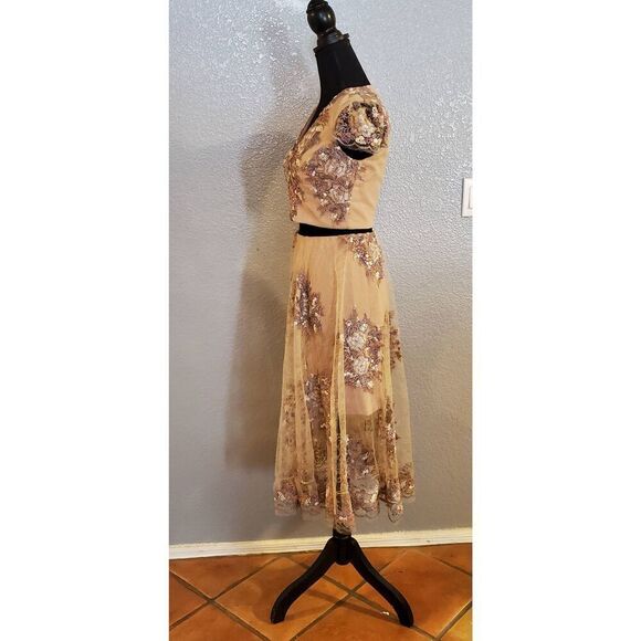 Dress the Population Juliana Floral Embroidered 2-Piece Set‎ Top & Skirt - Picture 9 of 16